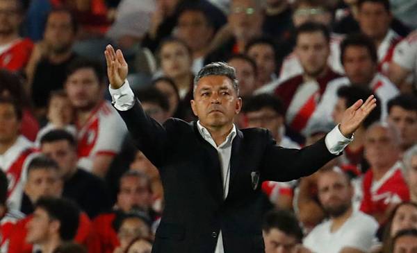 River hizo un papelón, perdió contra Gimnasia y el Monumental explotó