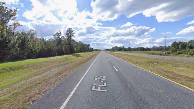 Dad jumps from car on Florida highway with 3 kids in the backseat