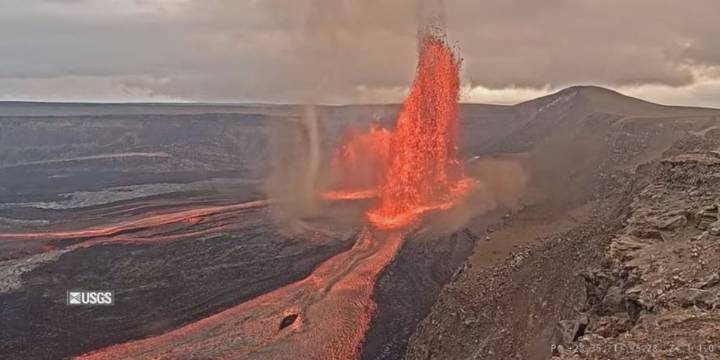 Kilauea eruption produces massive lava fountains for episode 37