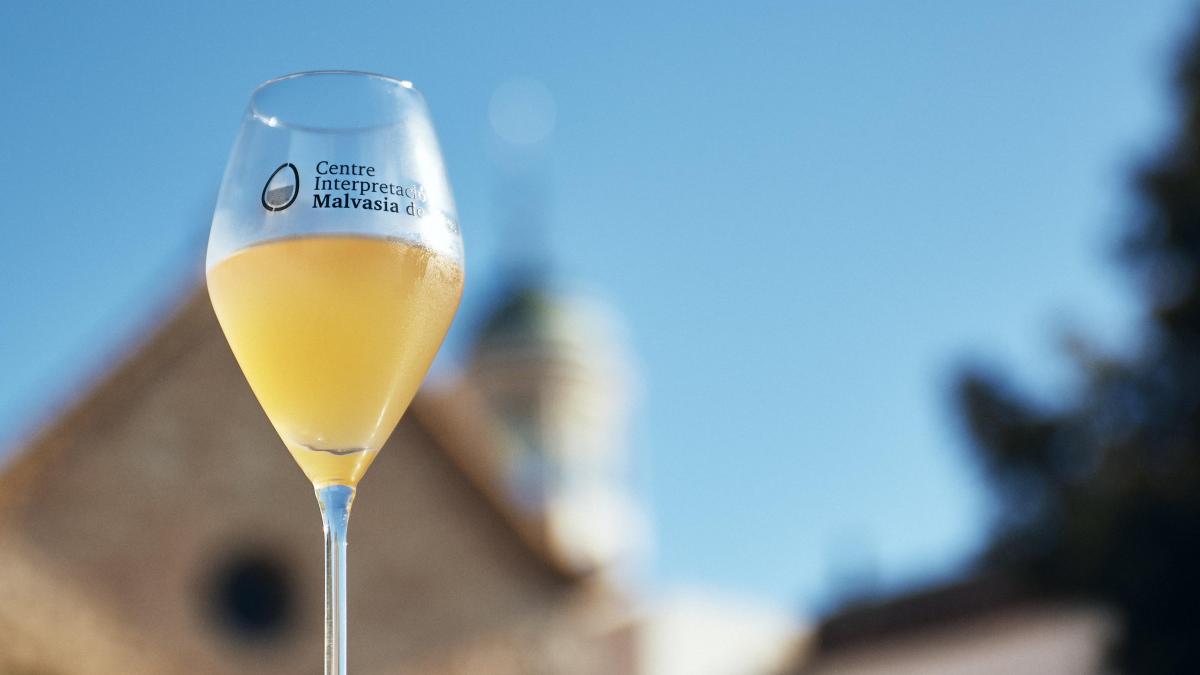 La Setmana de la Malvasia de Sitges se marida con el mundo del arte