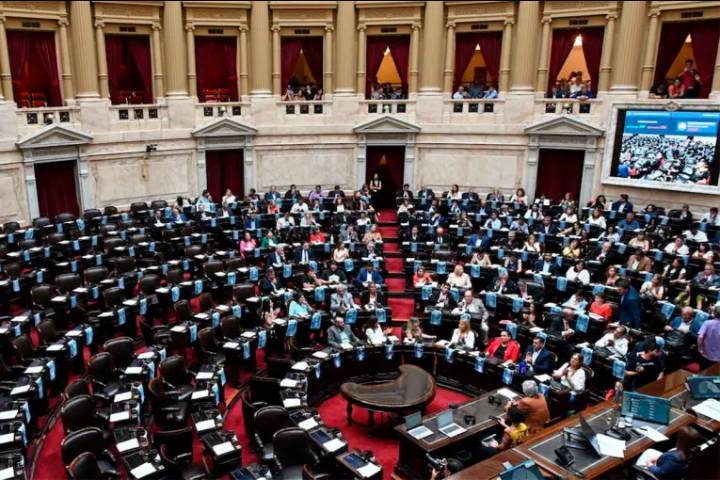 Ingresó al Congreso un proyecto que establece una estructura piramidal de ingresos para funcionarios del Estado