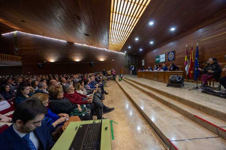 La UNED abrió el nuevo curso académico en un emotivo acto