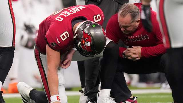 Baker Mayfield suffers sprained left shoulder in loss to Rams
