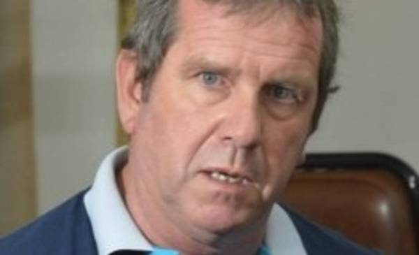 El Ministerio de Educación y la FECH promueven un plan intensivo de empleo y oficios para la industria