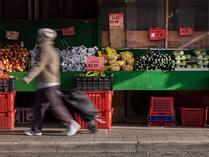 Food prices continue to dominate Canadians' financial concerns: report