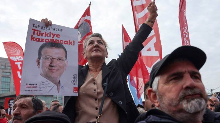 Piden 2 Mil Años de Cárcel para Alcalde: ¿De Qué Acusan a Político que Está Preso desde Marzo?