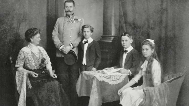 La trágica vida de Sofía de Hohenberg: la hija del archiduque cuyo destino cambió tras el asesinato de sus padres en Sarajevo