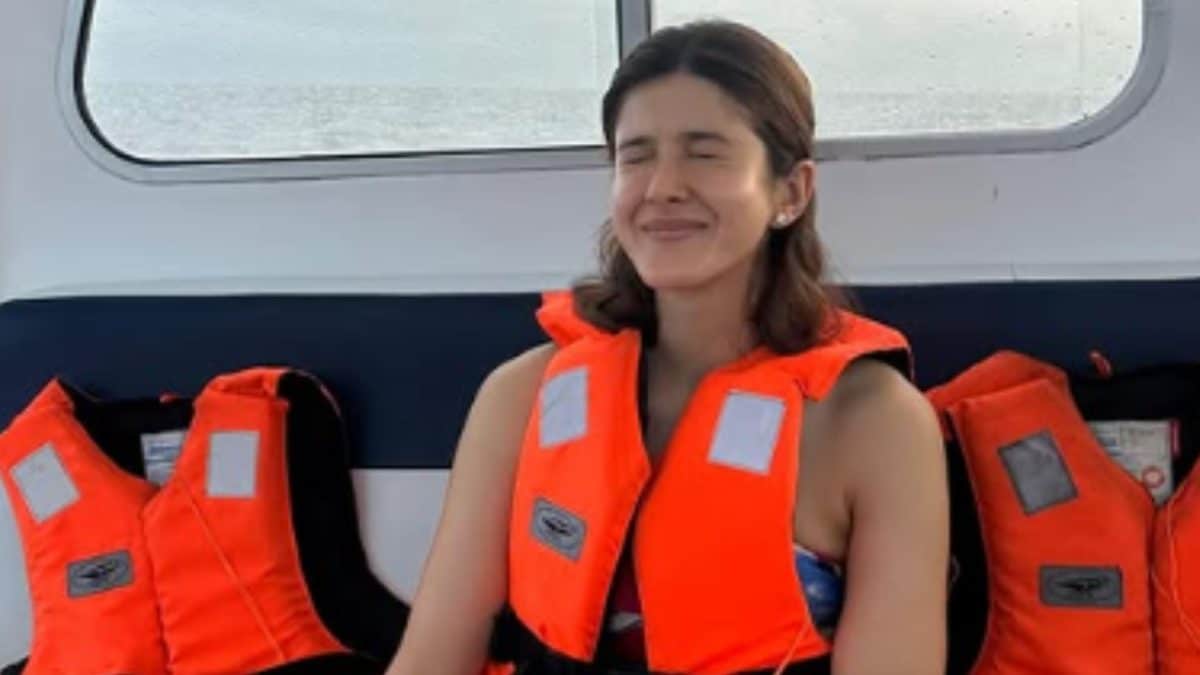 Shanaya Kapoor Shares Photos From Birthday Celebration On A Yatch