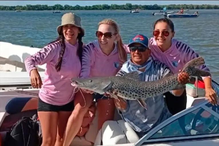 Tres mujeres hicieron historia y ganaron el concurso de Pesca del Surubí en Ituzaingó