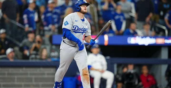 Dodgers exercise Max Muncy’s 2026 option for $10 million
