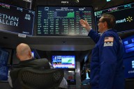 Noviembre arranca con las acciones al alza y el dólar oficial en calma