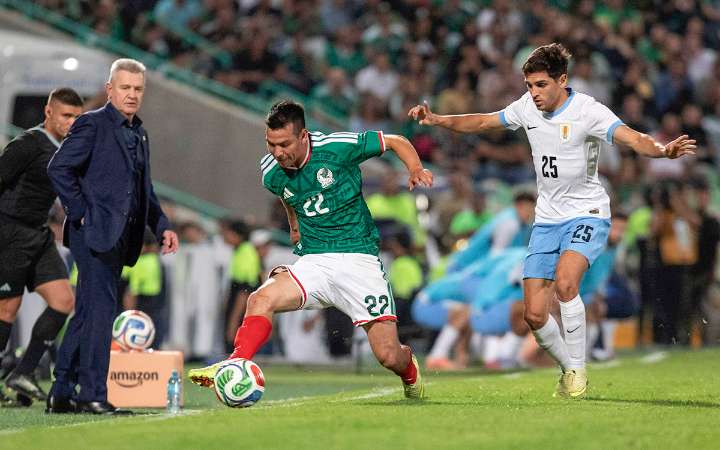 México empata sin goles con Uruguay; Aguirre reconoce que falta 'dar el salto de calidad'