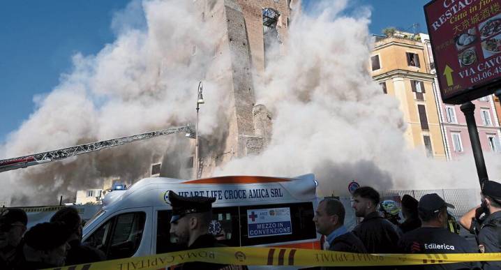 Restauran torre medieval, en el centro de Roma, y se les cae a pedazos