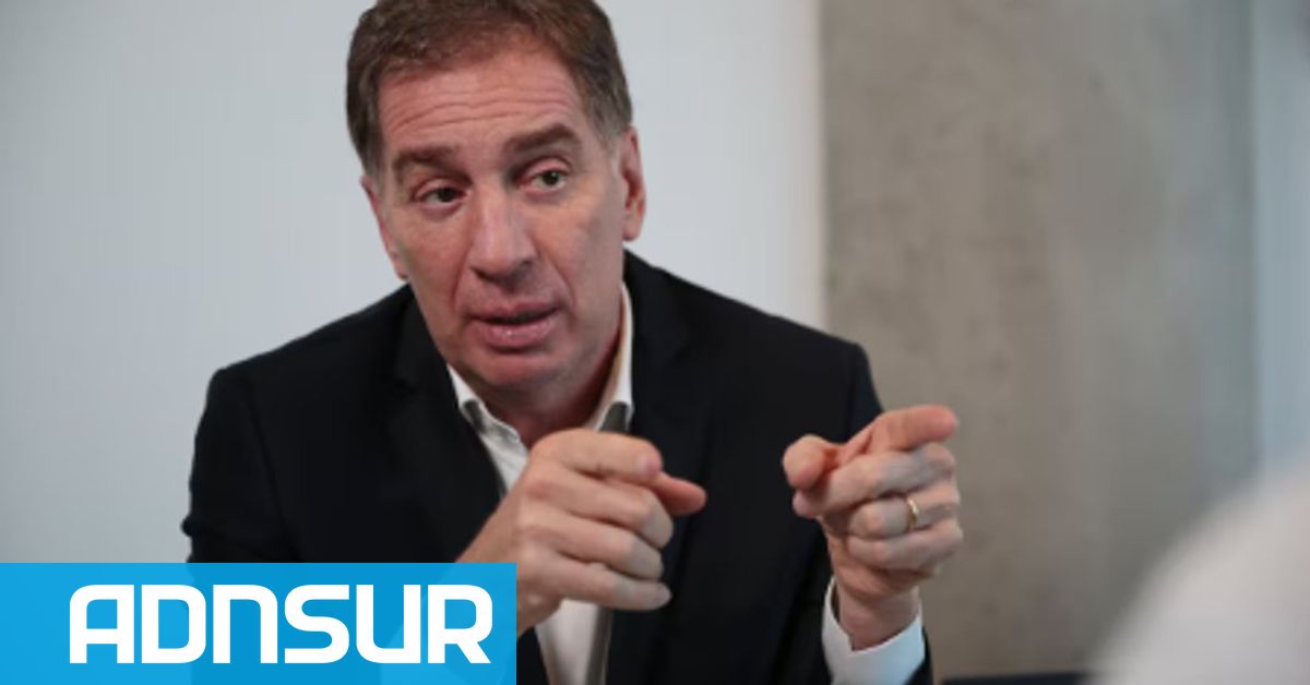 11:04 Santilli llega a Neuquén para reunirse con Figueroa en plena negociación por fondos y presupuesto