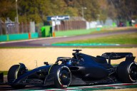 Checo Pérez vuelve a la pista con Cadillac… manejando un Ferrari en su primer test rumbo a la F1 2026 -