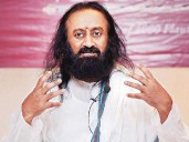 Sri Sri Urges Peace, Stern Action Against Delhi Blast Culprits