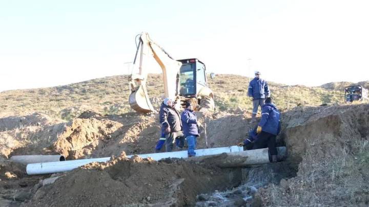 Detectan una avería en el acueducto del 99