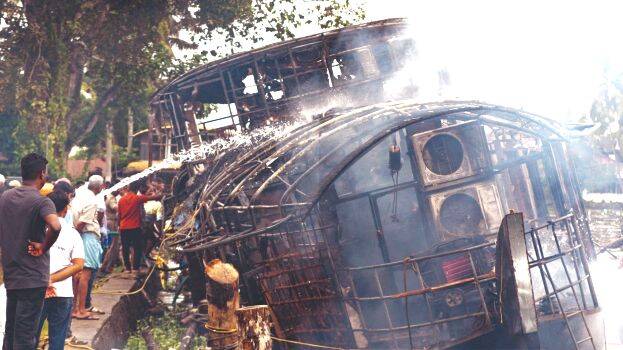 Houseboat catches fire in Kerala; couple from North Indian state saved due to timely intervention