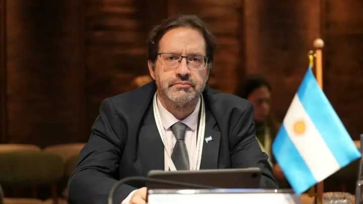 Un estudio revela que Lavagna inventó cifras de crecimiento de turismo y finanzas para que no le dé recesión