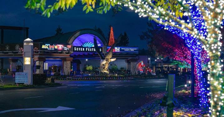 Canyonville's Seven Feathers hosts magical holiday light event