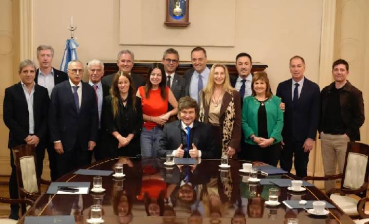 Caminos diferentes: Milei reunió al nuevo Gabinete y Macri juntó al PRO con miras al 2027