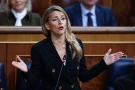 Yolanda Díaz lanza el Estatuto del Becario que le enfrenta a universidades, empresas y tampoco convence al PSOE: límite de horas, multas y obligación de pagar gastos y manutención