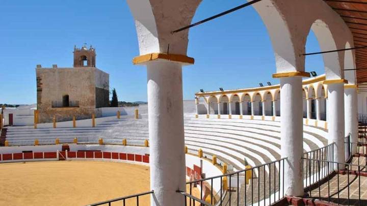 ¿Una plaza de toros dentro de un castillo? Existe y se puede visitar en este pueblo de Badajoz