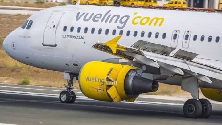 Nueva condena a Vueling por cobrar el equipaje de mano: el juzgado obliga a devolver 112 euros a unos pasajeros de Sevilla