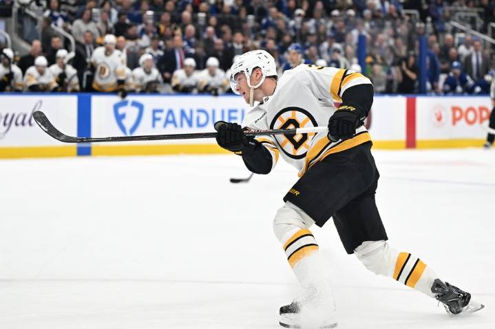 Deadspin | Streaking Bruins go up 2 in 2nd period, hold off Maple Leafs