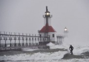 Lake effect snow piles up in Great Lakes region, impacting Thanksgiving travel