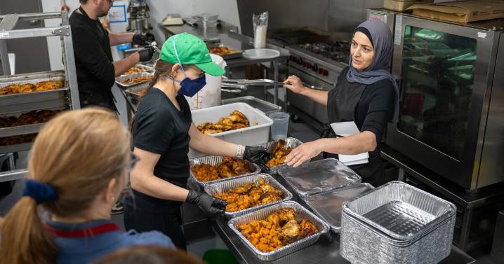 Cleveland nonprofit delivers Thanksgiving meals to immigrants who lost SNAP benefits