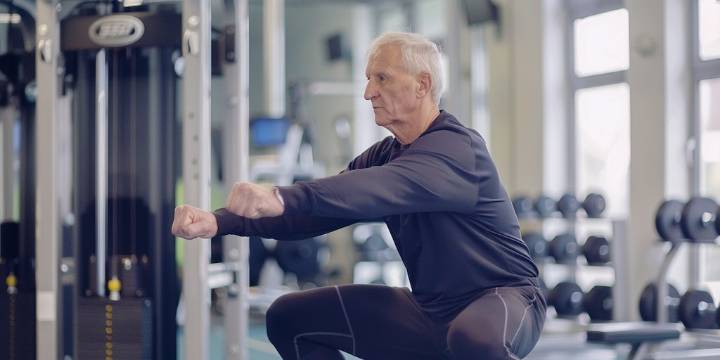 El ejercicio recomendado por expertos para fortalecer los músculos y promover una longevidad vital