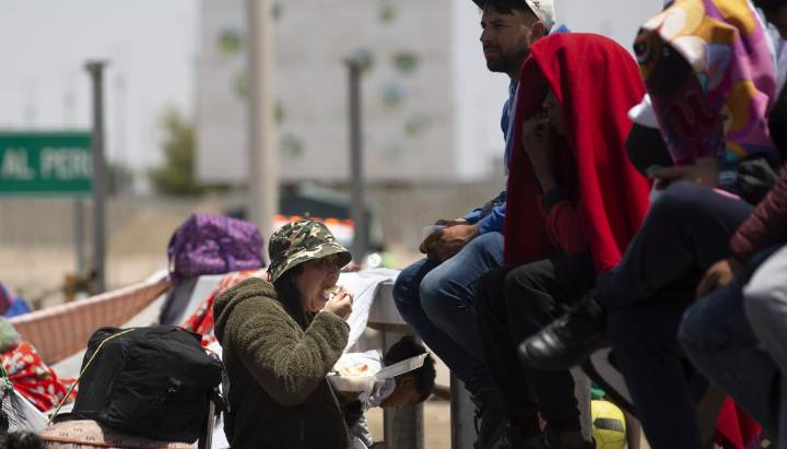 Gobernador de Arica emplaza al Gobierno por crisis fronteriza y advierte escenario crítico