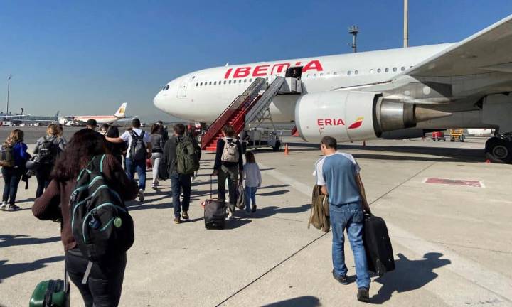 Iberia cancela sus vuelos comerciales a Venezuela por la situación en ese país