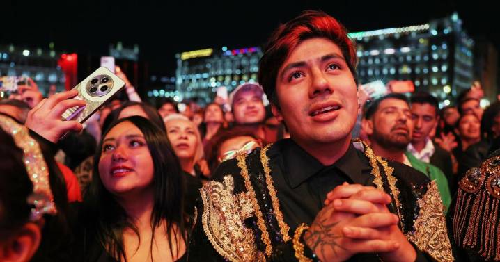 Juan Gabriel supera su récord en el Zócalo con 170.000 asistentes