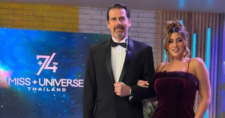 Tunden a Eduardo Videgaray y Sofía Rivera Torres por conducción de Miss Universo 2025