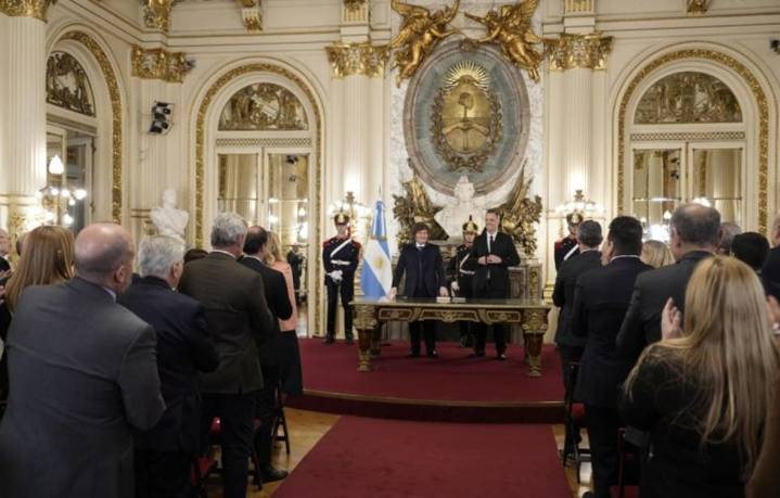 El Gobierno convoca a extraordinarias y Milei vuelve a juntarse con los gobernadores para avanzar con las reformas