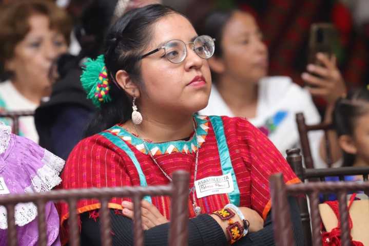 Acusan a gobierno capitalino de simulación y retención de recursos para pueblos indígenas