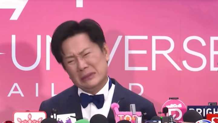 Nawat Itsaragrisil Llora en Bienvenida de Miss Universo, Tras Polémica con Fátima Bosch