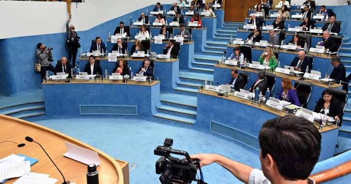 Weretilneck pidió autorización a la Legislatura para «garantizar disponibilidad» de recursos en el 2026