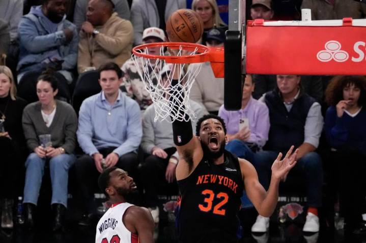 Towns y Shamet llevan a Knicks a victoria 140-130 sobre Heat en la Copa NBA – Chicago Tribune