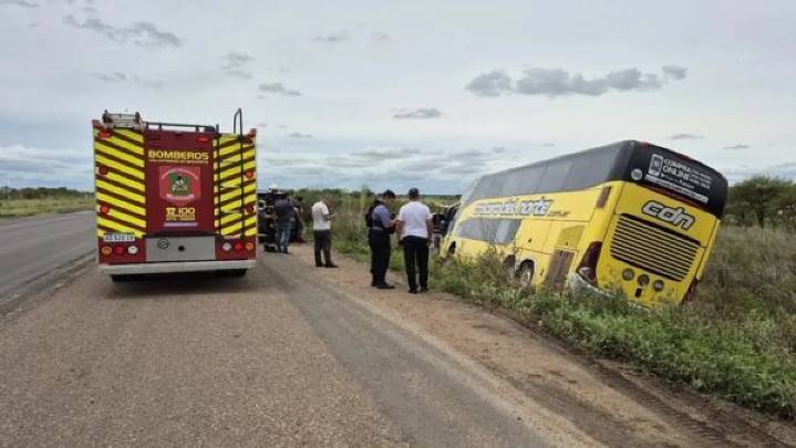 Despistó la grúa que remolcaba a un colectivo por la autovía de la ruta nacional 14