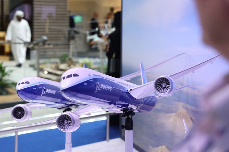 Gulf Air finalises deal for at least 12 Boeing 787 Dreamliner planes