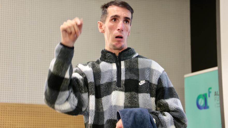 Alex Roca, atleta con discapacidad, comparte su experiencia en Alicante