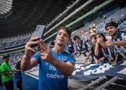 Entrenan Rayados con el apoyo de su afición en el Gigante de Acero