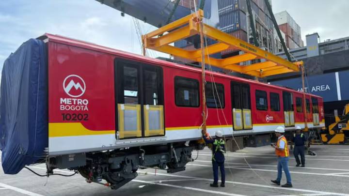 ¡Tren del metro de Bogotá sufrió accidente en China! Tres vagones quedaron dañados