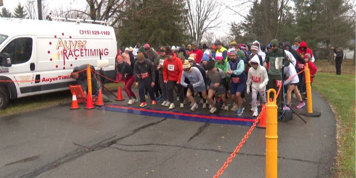 Hundreds show up for Turkey Day Run