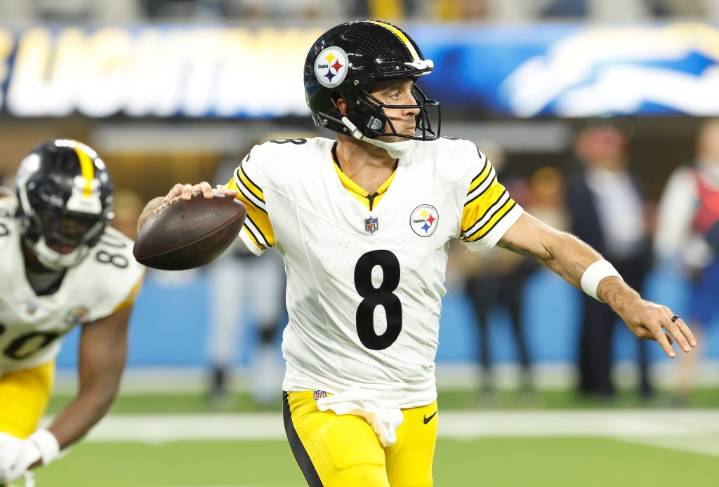 Steelers' Aaron Rodgers doesn't need surgery for fractured wrist