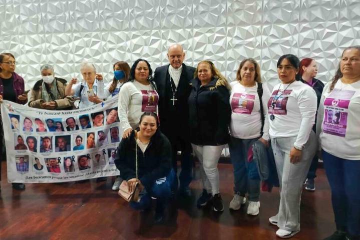 Representantes de la Iglesia se reúnen con madres buscadoras