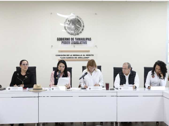 Presentan la terna para la Medalla “Luis García de Arellano” al Congreso